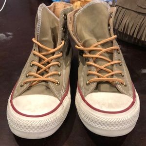 Converse olive green flat high tops euc sz 6